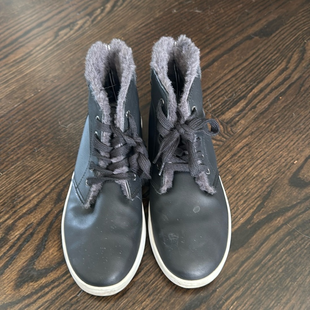 Boys black Nautica Chuka Boots, size 5- EUC!
